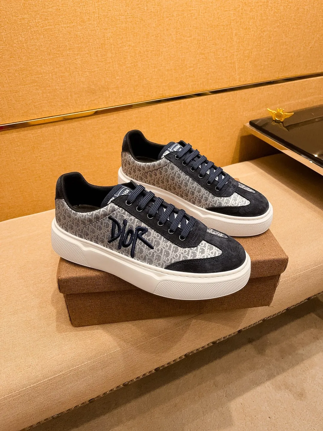 Men's shoes💰 400💰🔥【Dior】🔥Men's high-end brand of shoes official website 1:1 latest masterpiece: the upper is made of Italian imported first-layer cowhide with a comfortable and breathable lining➕original non-slip and wear-resistant outsole🔥, making walking more convenient and comfortable! An exclusive new model, a stunning work, a beautiful 1:1 replica [color] compared to the official quality! Create a fashionable personality to set off your uniqueness! A must-have for trendy men! Classic🔥Size: 38-44 Color: 🔥Multiple colors available🔥